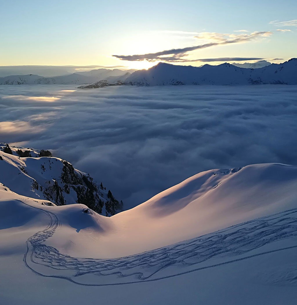 tiefschnee bei sonnenunterg